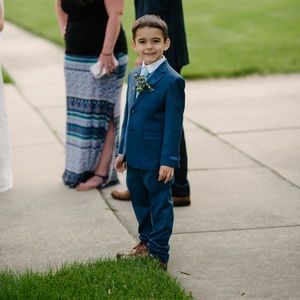 Perry Ellis Boys 3 Piece Suit - Size 6 - Like New